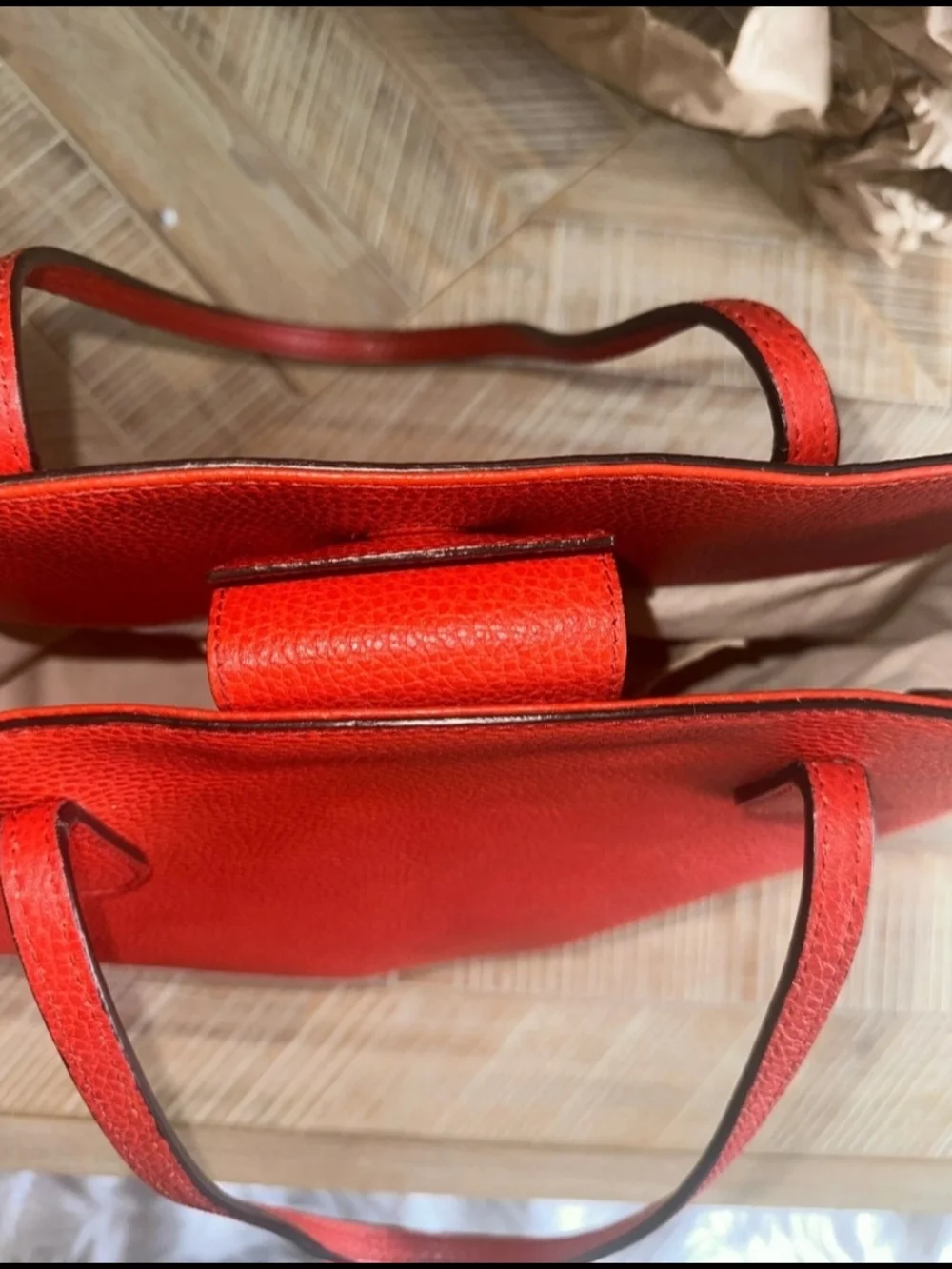 Authenticated Gucci Red Leather Large Swing Tote - Picture 11 of 14